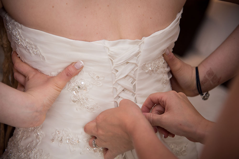 Doing up the bride&rsquo;s dress