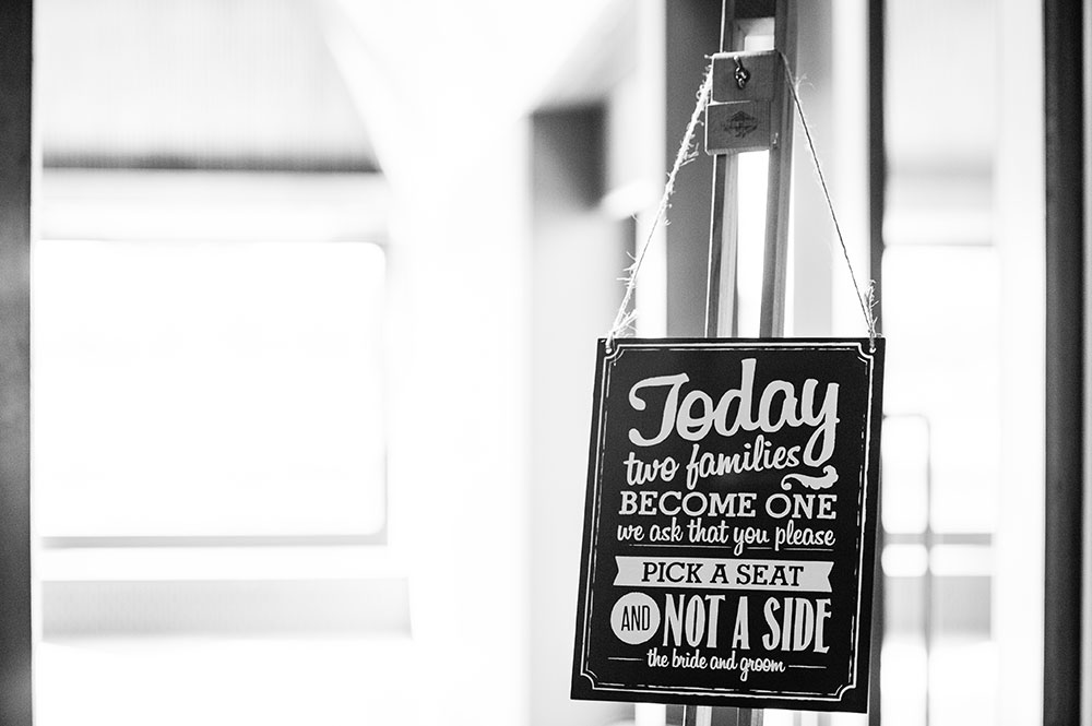 Don&rsquo;t pick a side sign for guests