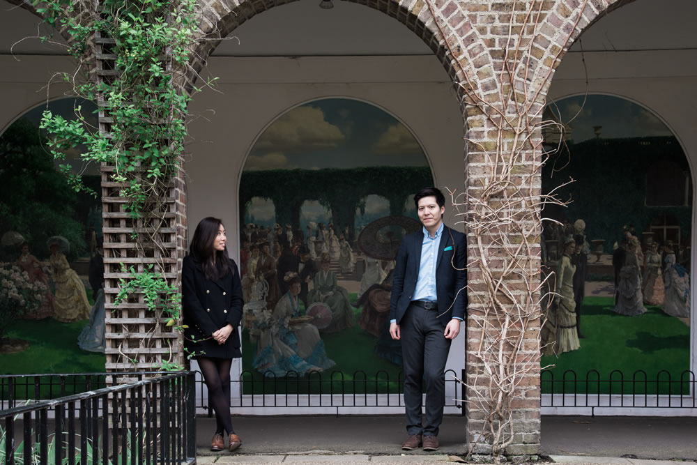 Couple leaning on columns