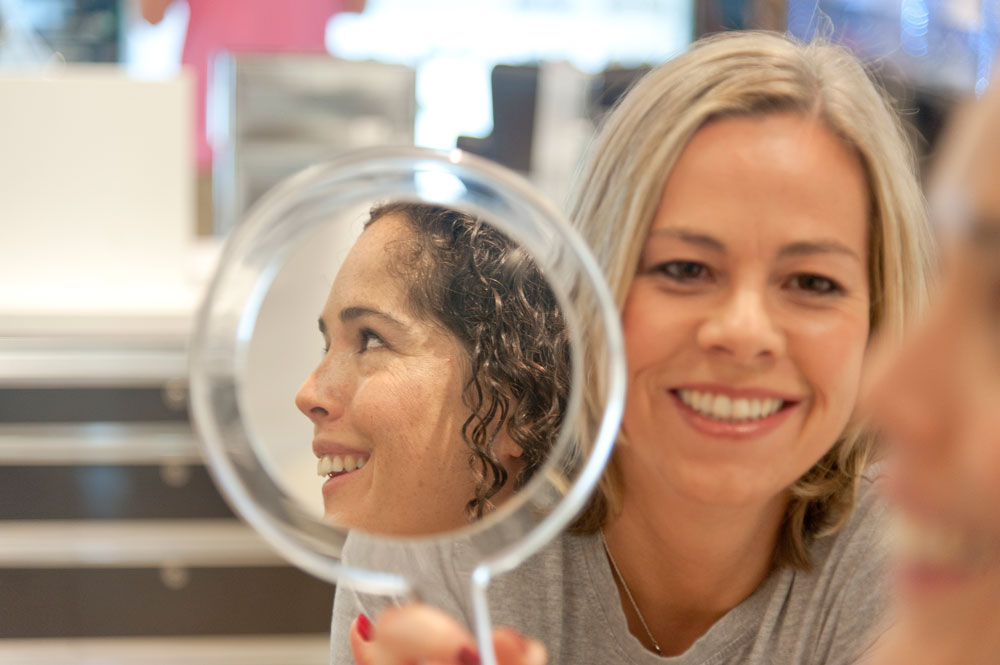 Bride&rsquo;s reflection in mirror