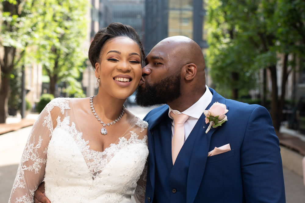 Brother of the bride kissing her on the cheek