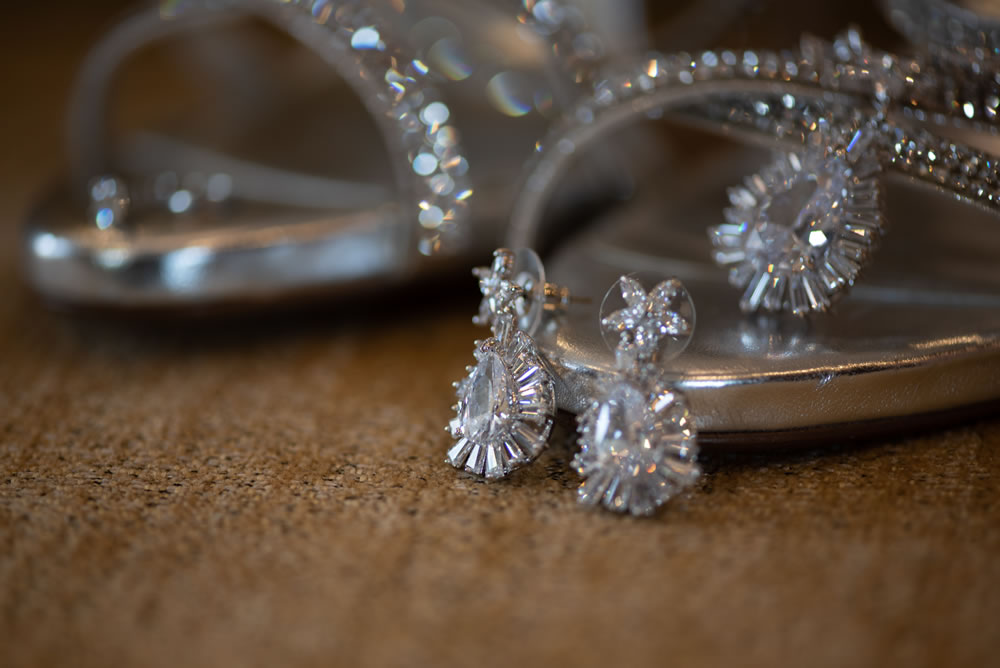 Bride&rsquo;s shoes with earrings
