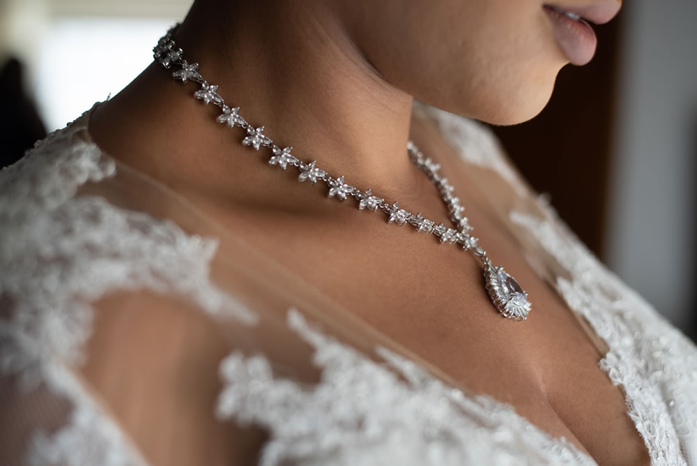 Close up of bride&rsquo;s necklace
