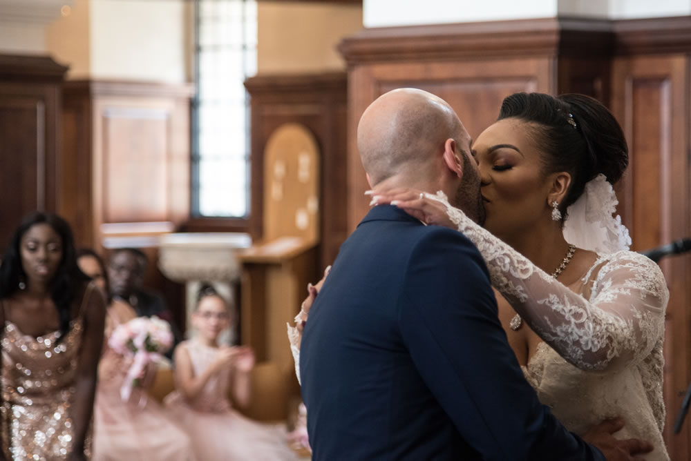 Couple&rsquo;s first kiss
