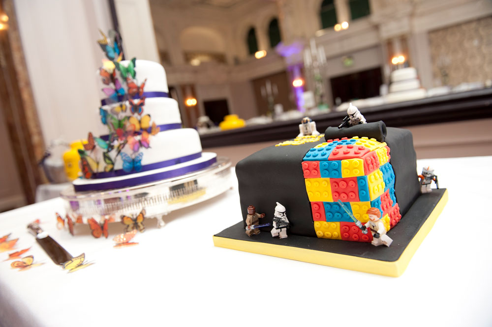 Wedding and groom&rsquo;s cake on table