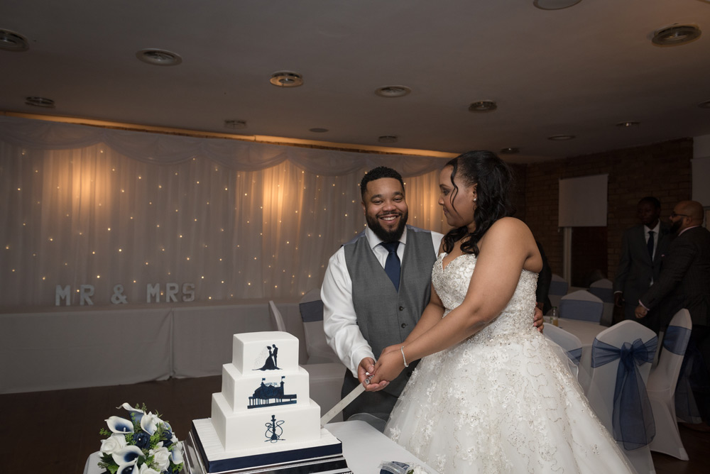 Couple cutting cake