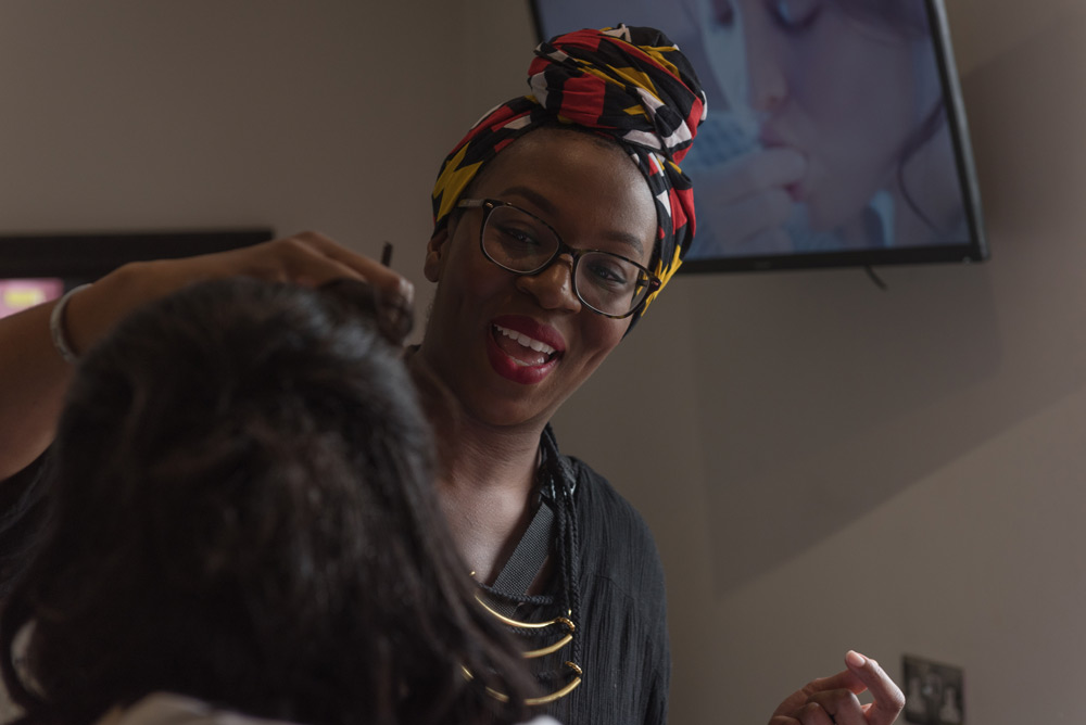 Make up artist applying bride&rsquo;s make up